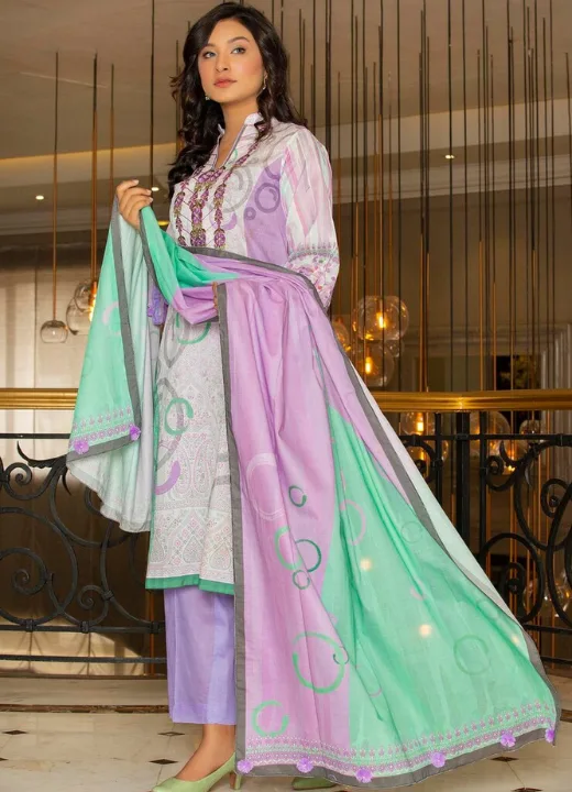 Pastel Perfection: Soft Shades for Subtle Festive Glamour
